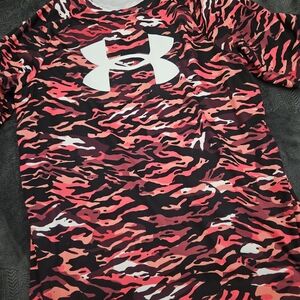Under Armour Black and Pink Camo Performance Tee
